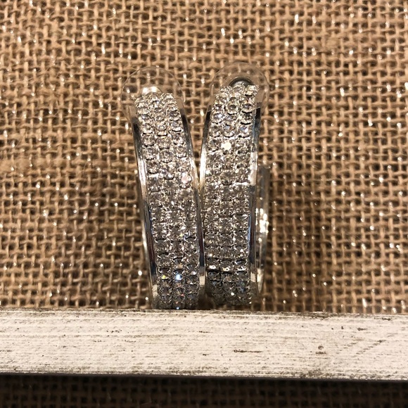 Jewelry - Picture 2 of 3